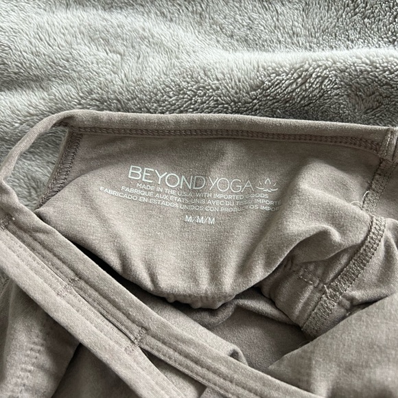 Beyond Yoga Tan Space Dye Crop Top Tank Medium - Picture 3 of 3